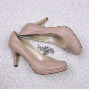 AK Anne Klein Shoes Heels Nude